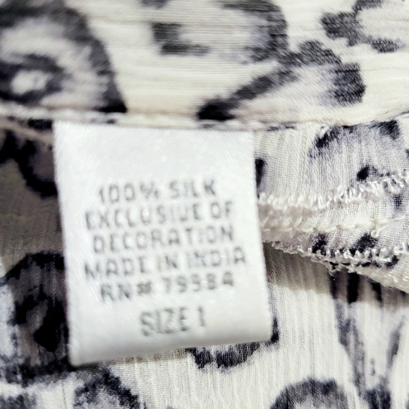 Chico’s Woman 100% Silk Animal Print Tunic Top Size 1 Large Beaded Embellished - Picture 13 of 14